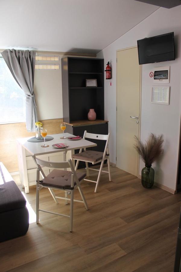 Mobile Home Cicibela Biograd Na Moru Eksteriør bilde